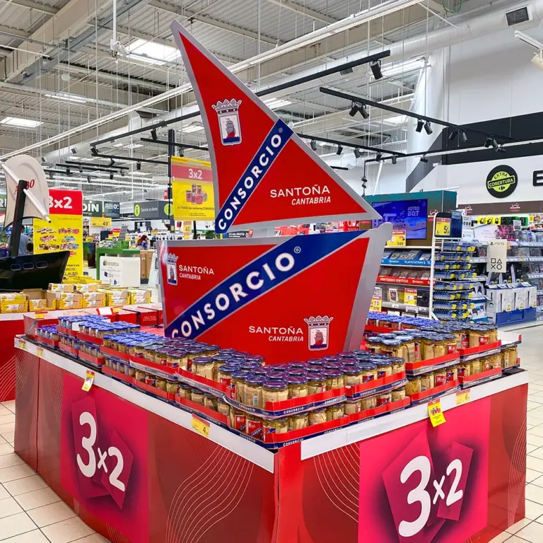 Expositor de cartón con forma de barco