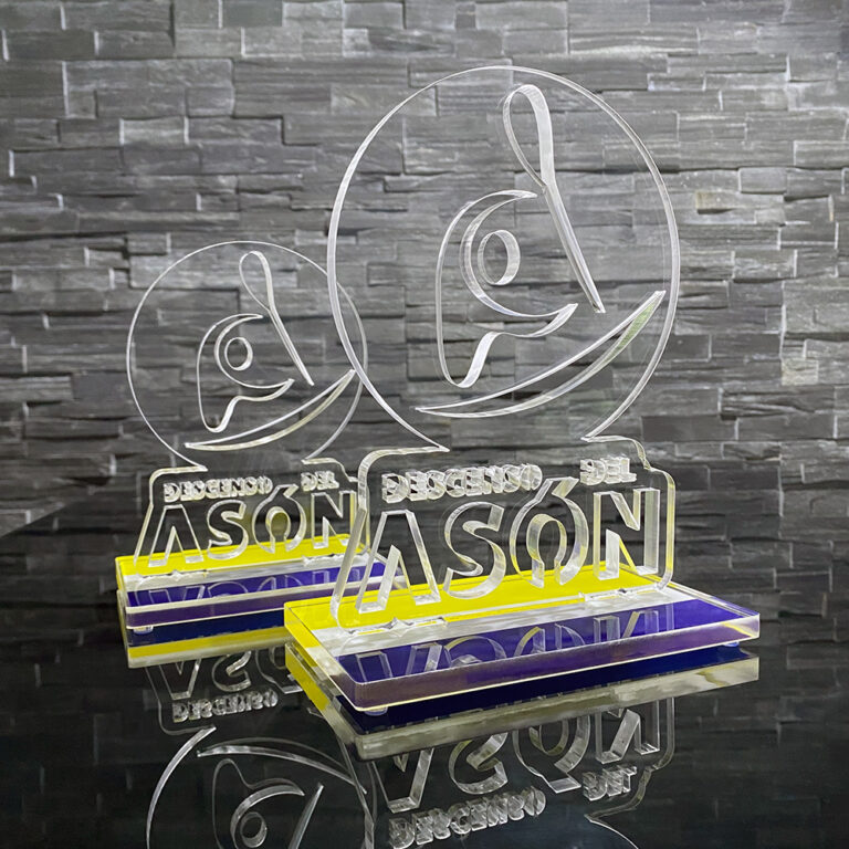 Trofeo personalizado de metacrilato