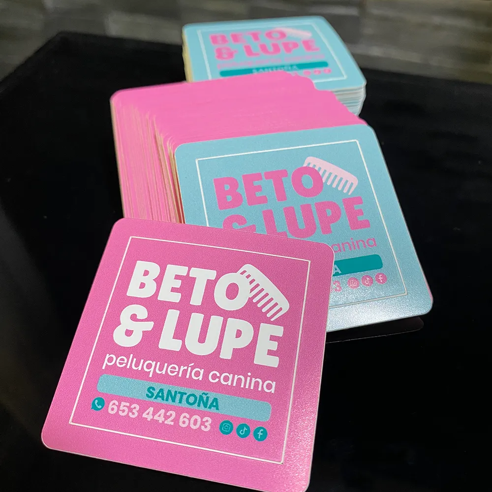 Pegatinas promocionales de medio corte con forma personalizada diseñadas en Cantabria