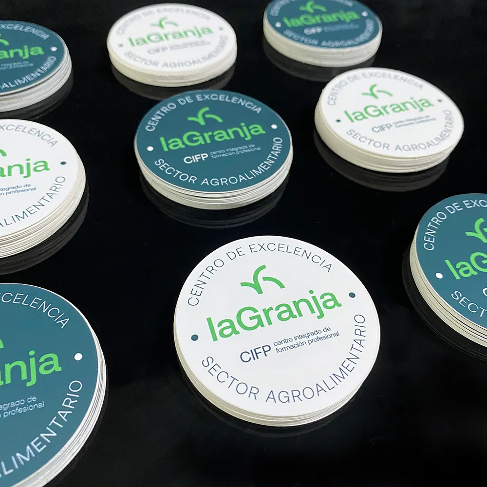 Pegatinas promocionales de corte completo personalizadas para eventos en Cantabria